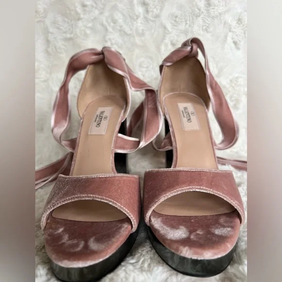 Valentino Garavani Velvet Strappy Sandal Heels in Poudre Ballet Pink so 38 US 8 - Picture 7 of 16